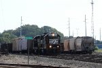 NS 3102 & 700 switch cars in Glenwood Yard